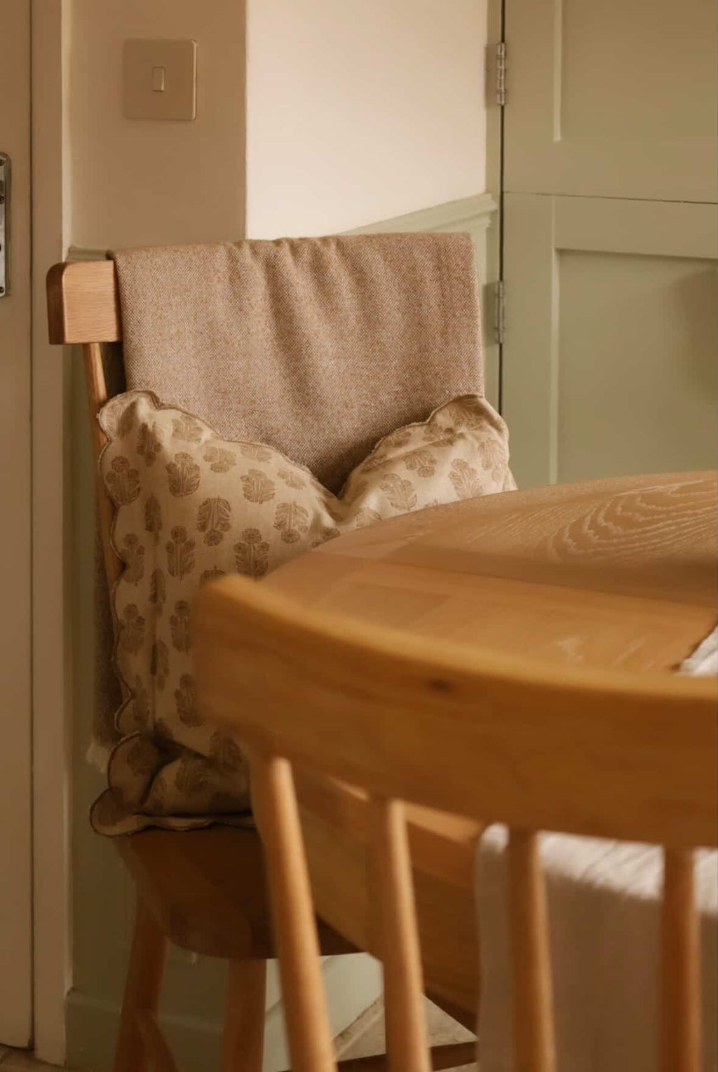 Scallop Blockprint Cushion - Taupe